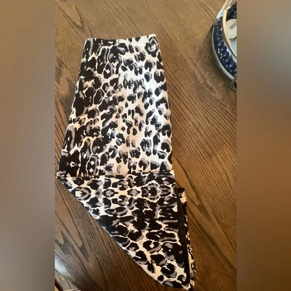 Mossimo, size 4, black/white pencil skirt - Picture 3 of 3